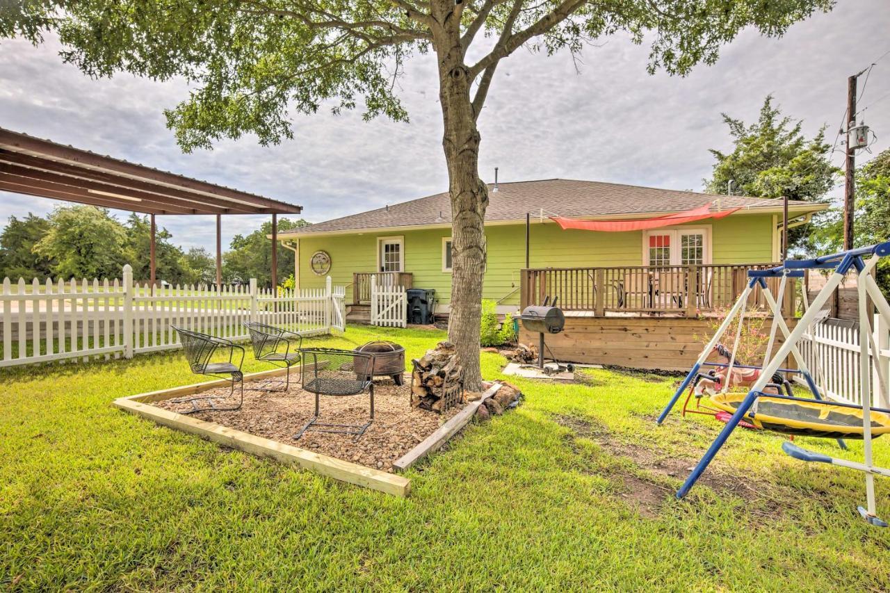 The Gathering Place Brenham Home On 6 Acres Eksteriør bilde