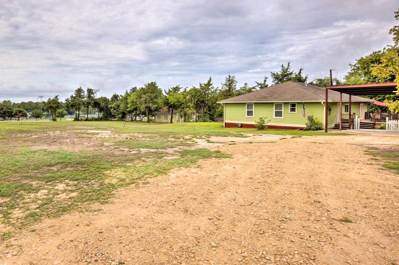 The Gathering Place Brenham Home On 6 Acres Eksteriør bilde